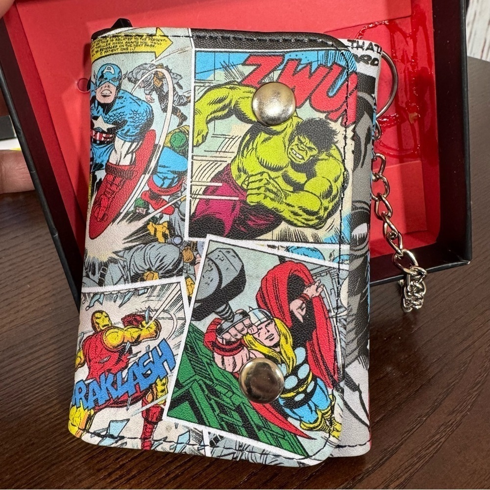 Marvel Comic Tri-Fold Wallet with chain. 90s skater boy appeal